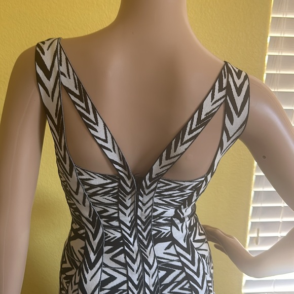 AUTHENTIC HERVE LEGER BODYCON MINI DRESS - Picture 5 of 7